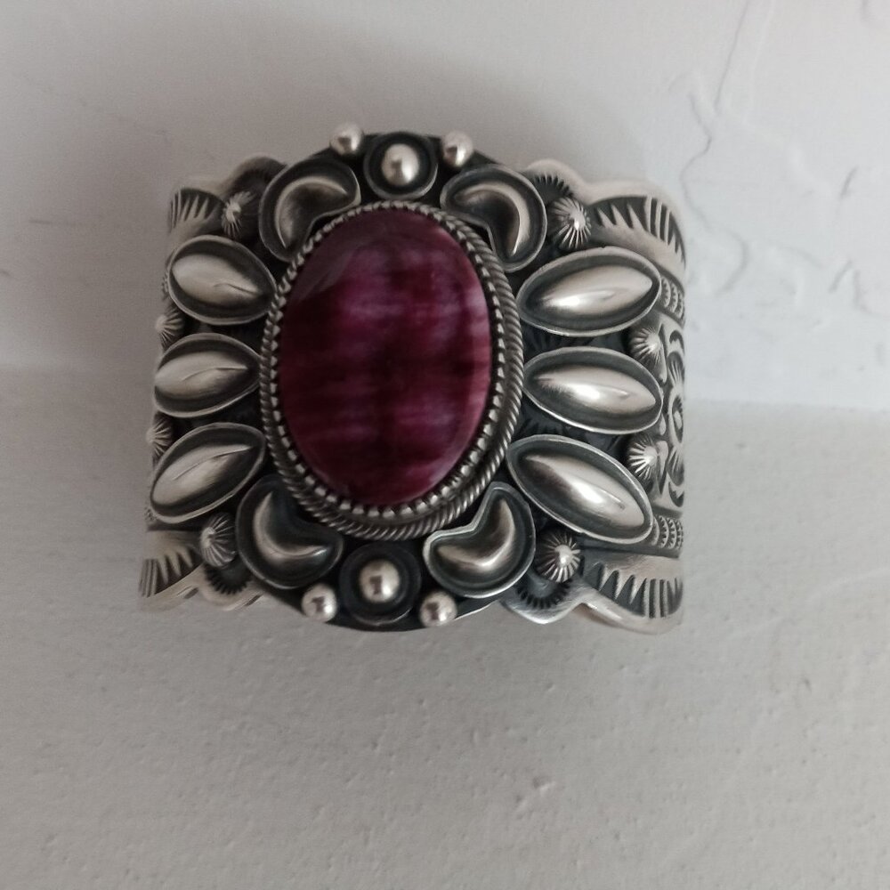Spiny Oyster large purple cuff, Ray Bennett